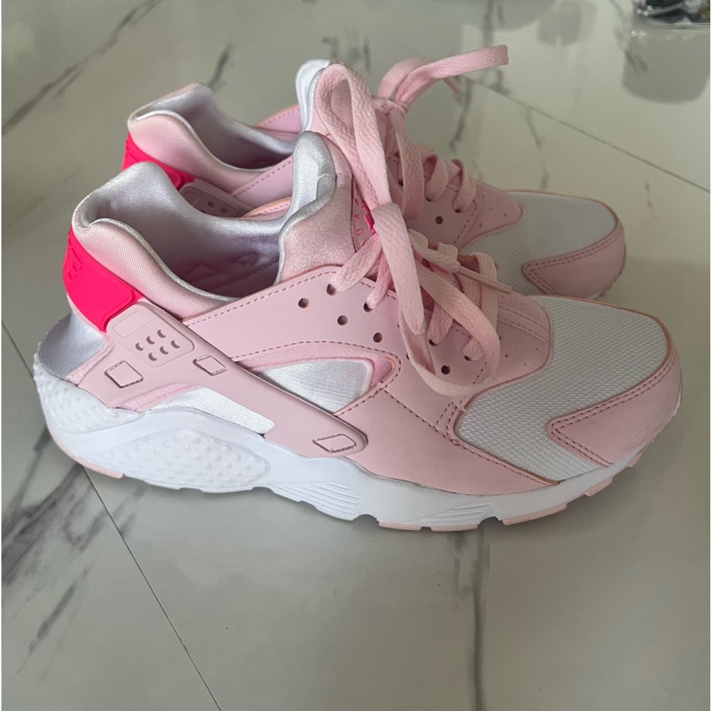 Nike Huarache Pink Size 6 Women’s